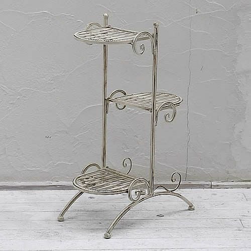 アイアン ガーデンラック（プランタースタンド）程よい高さの 3段